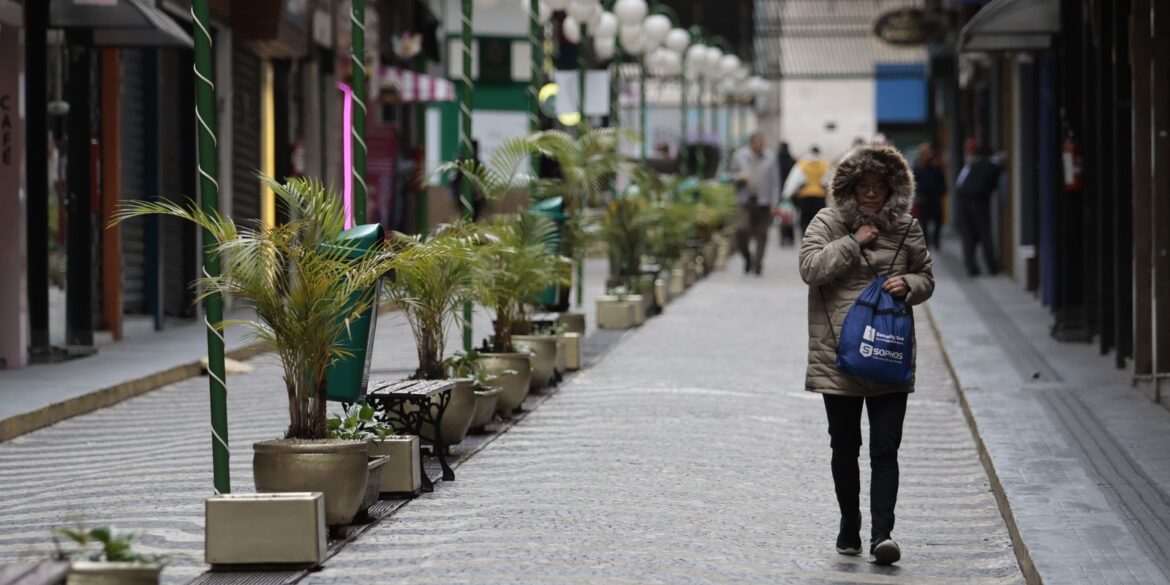 inmet-alerta-para-onda-de-frio-no-sul-e-excesso-de-chuva-em-3-estados inmet-alerta-para-onda-de-frio-no-sul-e-excesso-de-chuva-em-3-estados