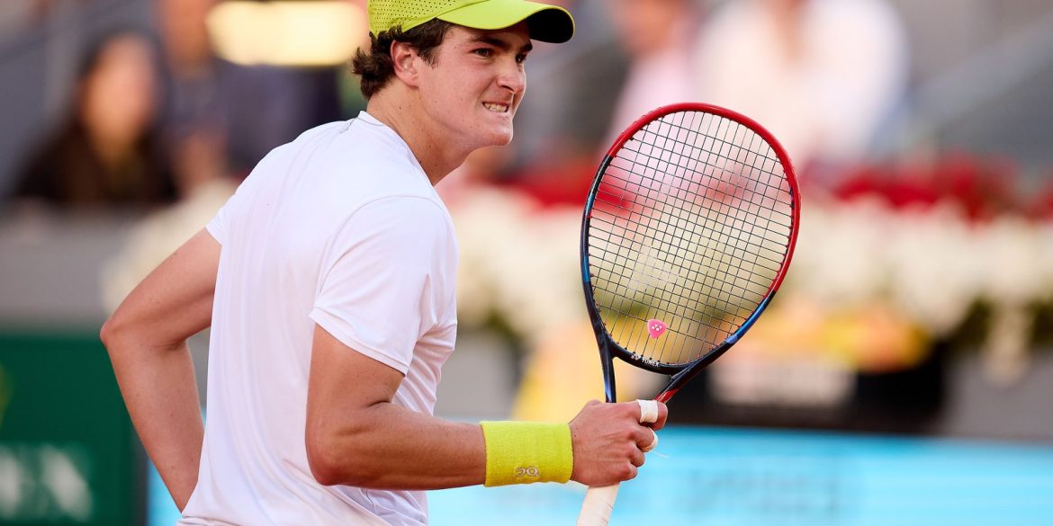 joao-fonseca-vai-a-1a-semi-de-atp-500-apos-abandono-de-rival-no-3o-set joao-fonseca-vai-a-1a-semi-de-atp-500-apos-abandono-de-rival-no-3o-set