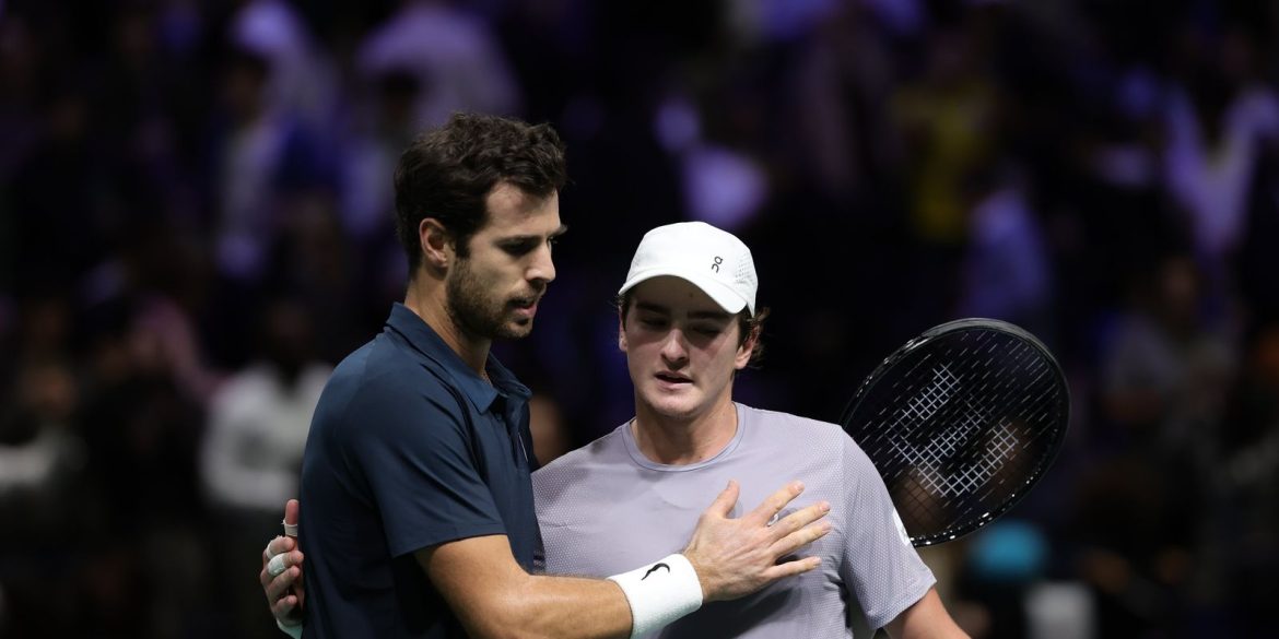 joao-fonseca-batalha-em-quadra,-mas-da-adeus-ao-masters-1000-de-paris joao-fonseca-batalha-em-quadra,-mas-da-adeus-ao-masters-1000-de-paris