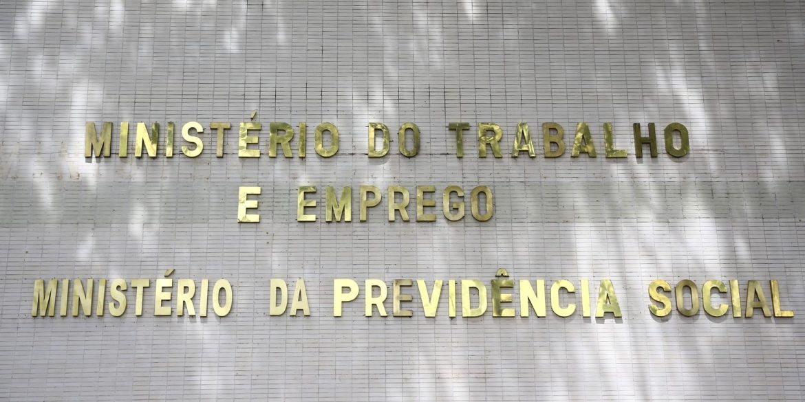 prazo-para-contestar-descontos-indevidos-do-inss-​termina-dia-14