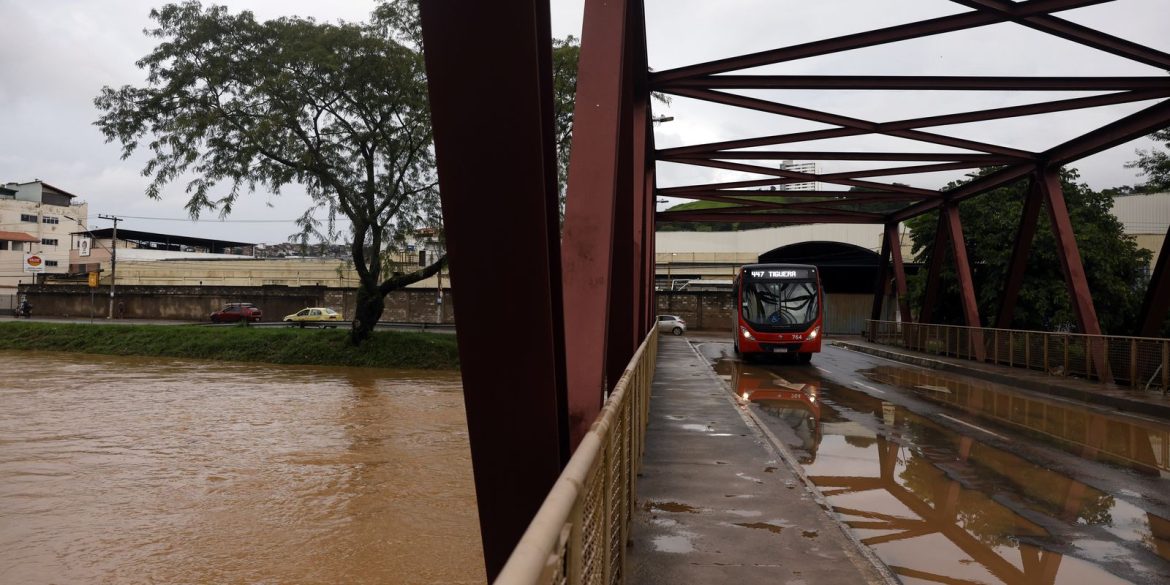 equipes-federais-reforcam-atendimento-a-afetados-por-chuva-em-mg